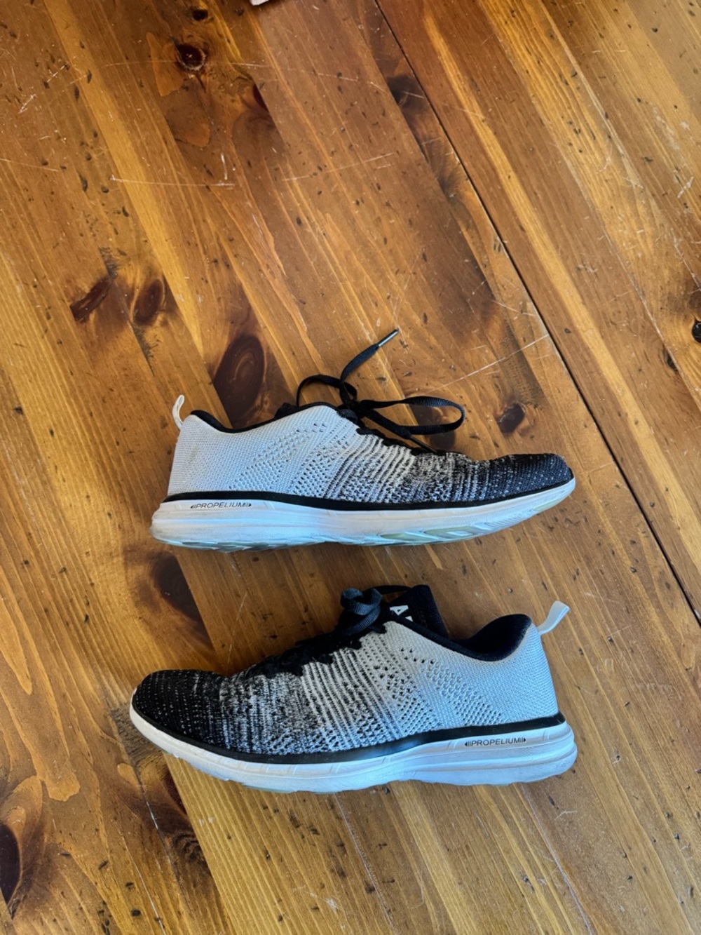 APL Women's Black and White Techloom Pro